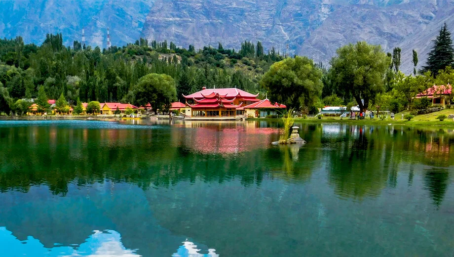Kachura Lakes