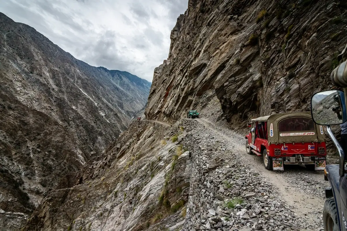 Narrow unpaved jeep track climbing from Raikot Bridge towards Tato village