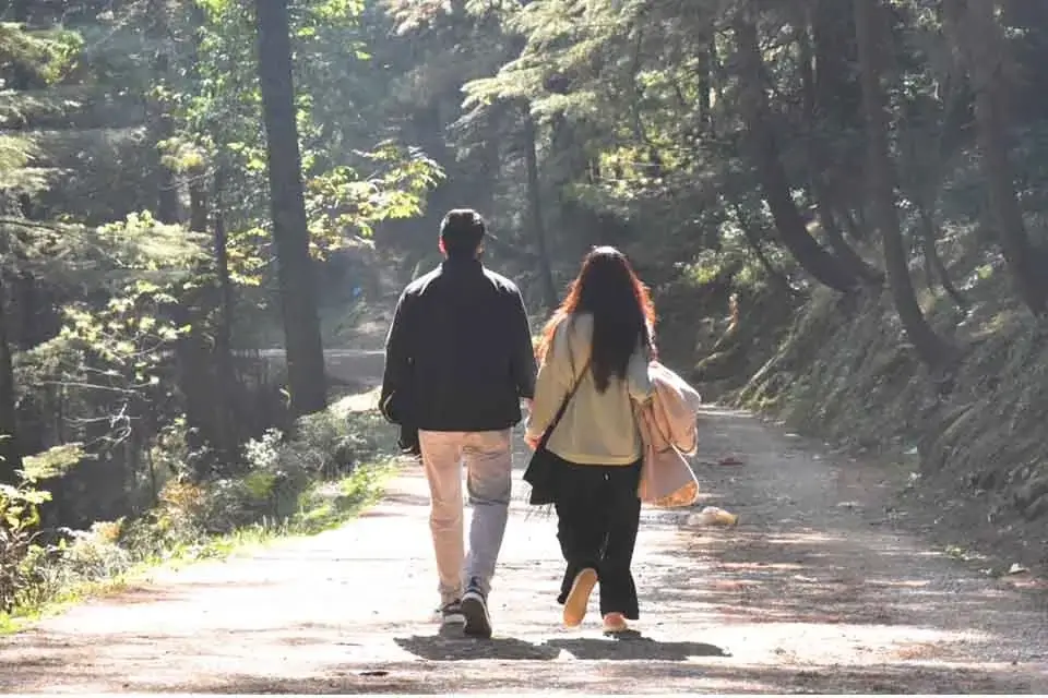 Couple walking at the Ayubia Pipeline Track